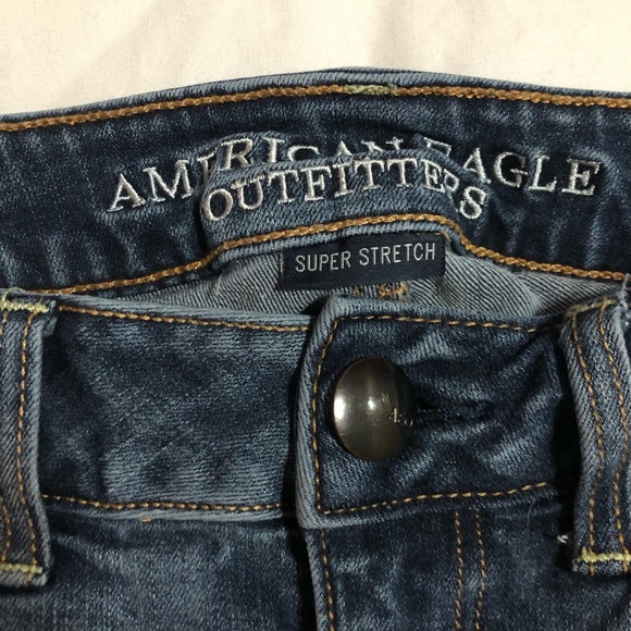 Medium wash denim shorts - Picture 3 of 4